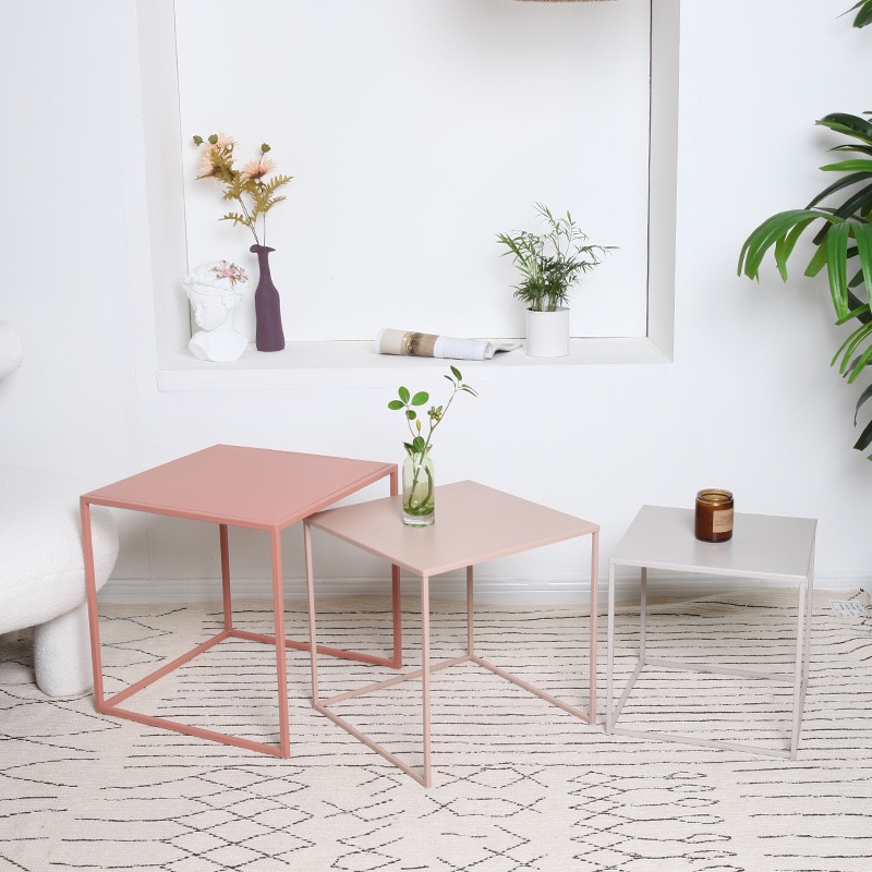 Table d'appoint carrée en métal