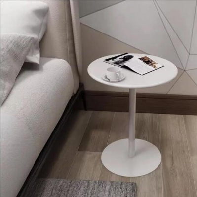 pequeña mesa auxiliar redonda