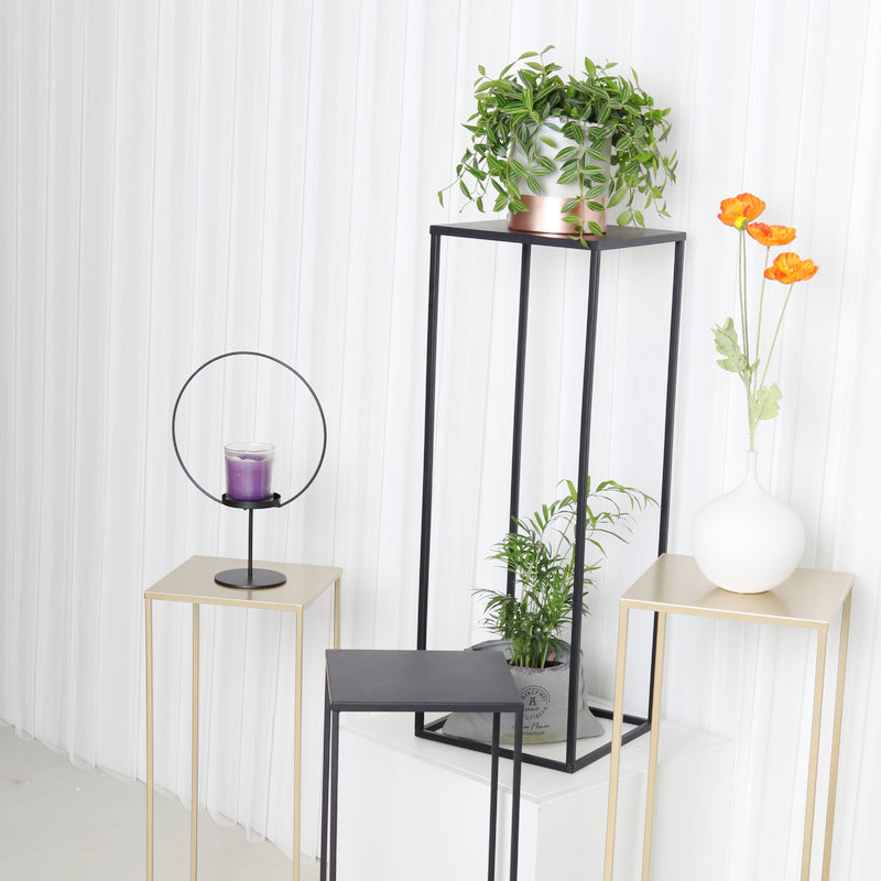 schwarze Kerzenhalter