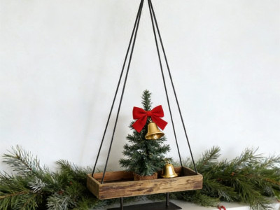 Estante Navideño de Madera Recuperada