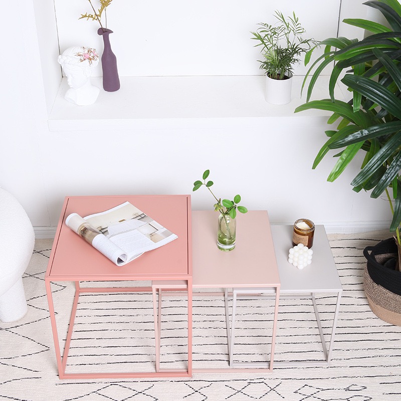 Table d'appoint carrée en métal