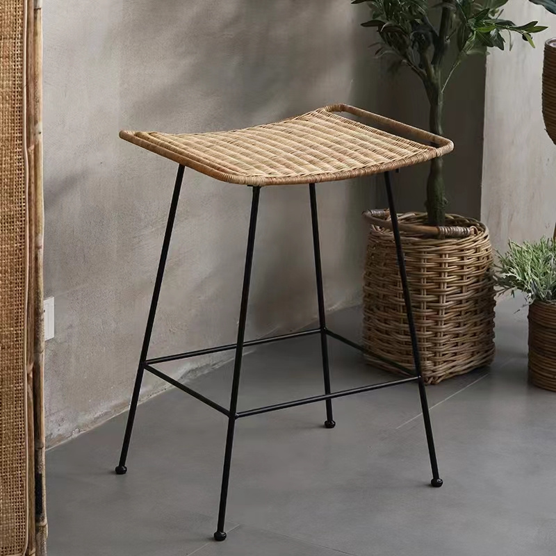 Tabourets de bar en osier