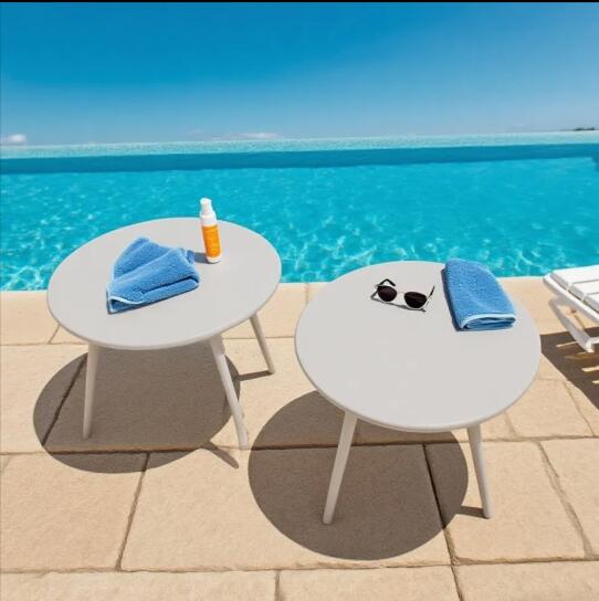 mesa auxiliar con patas de metal