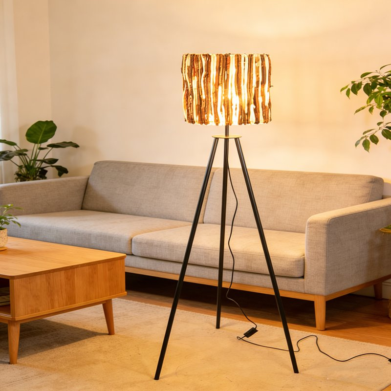 Candeeiro de pé em vime